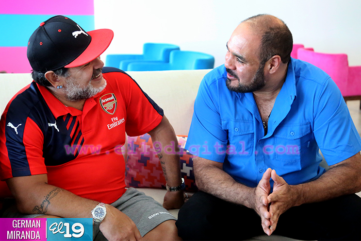Maradona se va de Nicaragua orgulloso de la Orden Sandino